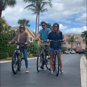 Meet your Posher, Niki